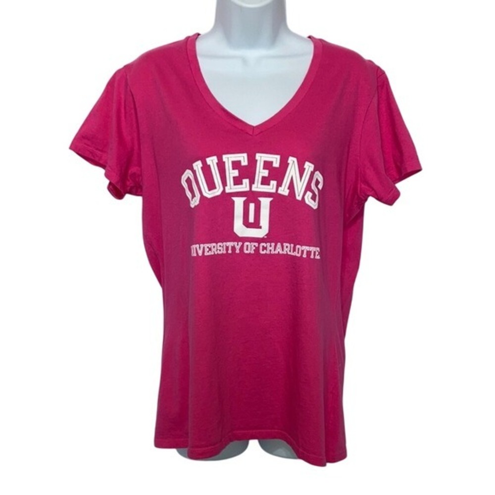 Queens University of Charlotte Fitted V-neck T-Shirt L XL